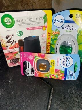 Air Wick Essential Mist Starter Kit - Vanilla & Pink Papaya and febreze set